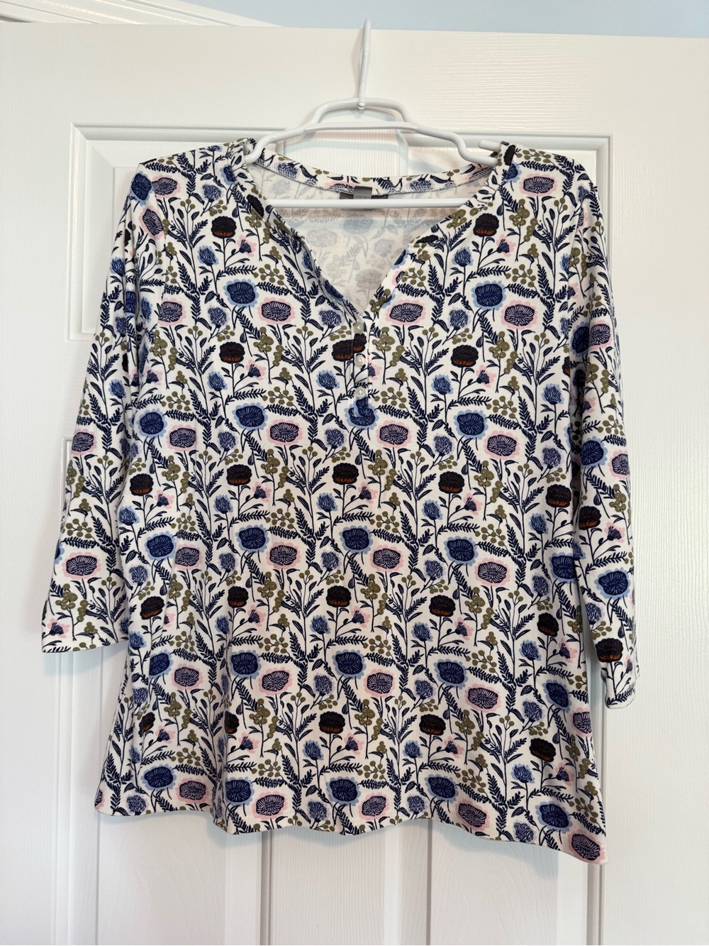 Style & Co size Large Women’s Floral V-Neck 3/4 Sleeve Top - White/Pink/Blue